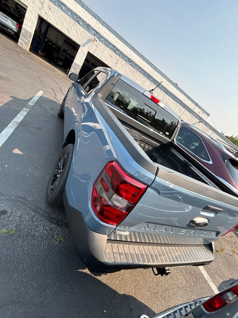 Used 2024 Ford Maverick Lariat w/ Black Appearance Package FWD image 3