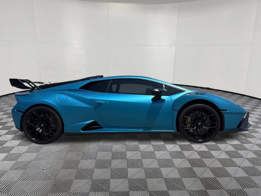 Used 2022 Lamborghini Huracan STO RWD image 3