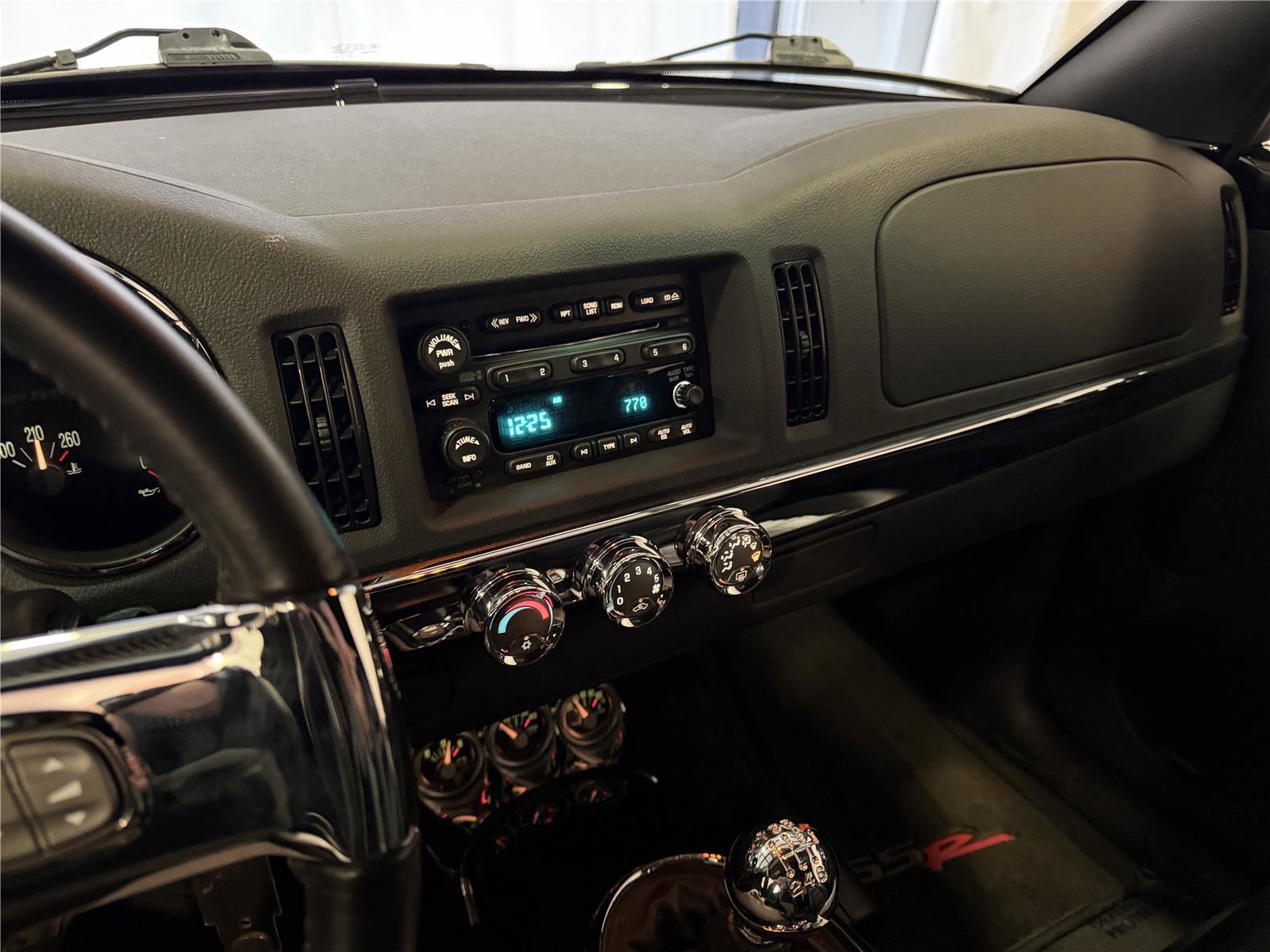 Used 2006 Chevrolet SSR w/ Preferred Equipment Group image 17