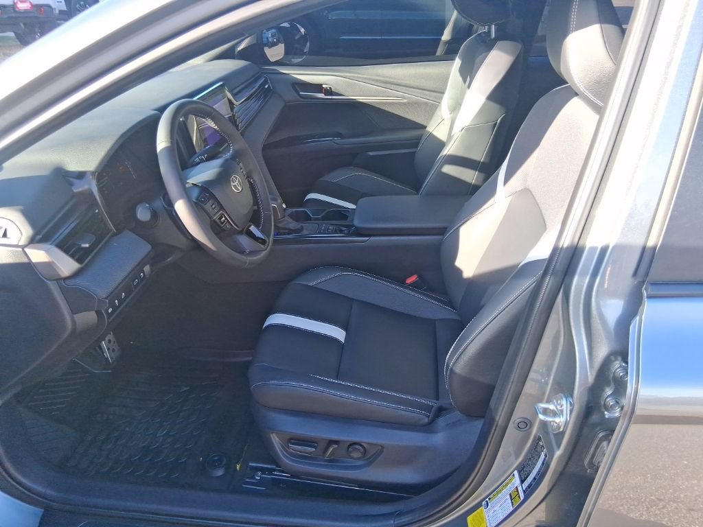 Used 2025 Toyota Camry SE w/ Convenience Package image 11