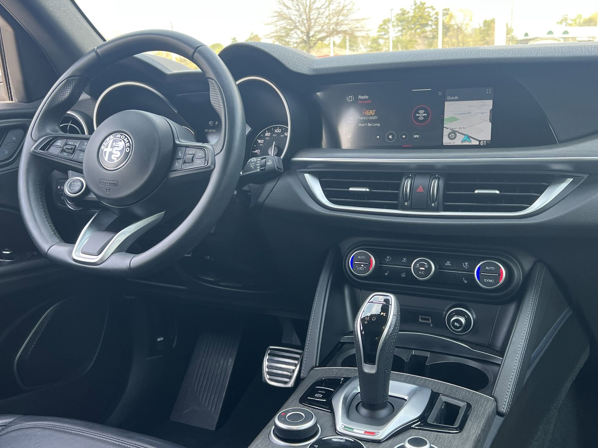 Used 2023 Alfa Romeo Stelvio Ti image 3
