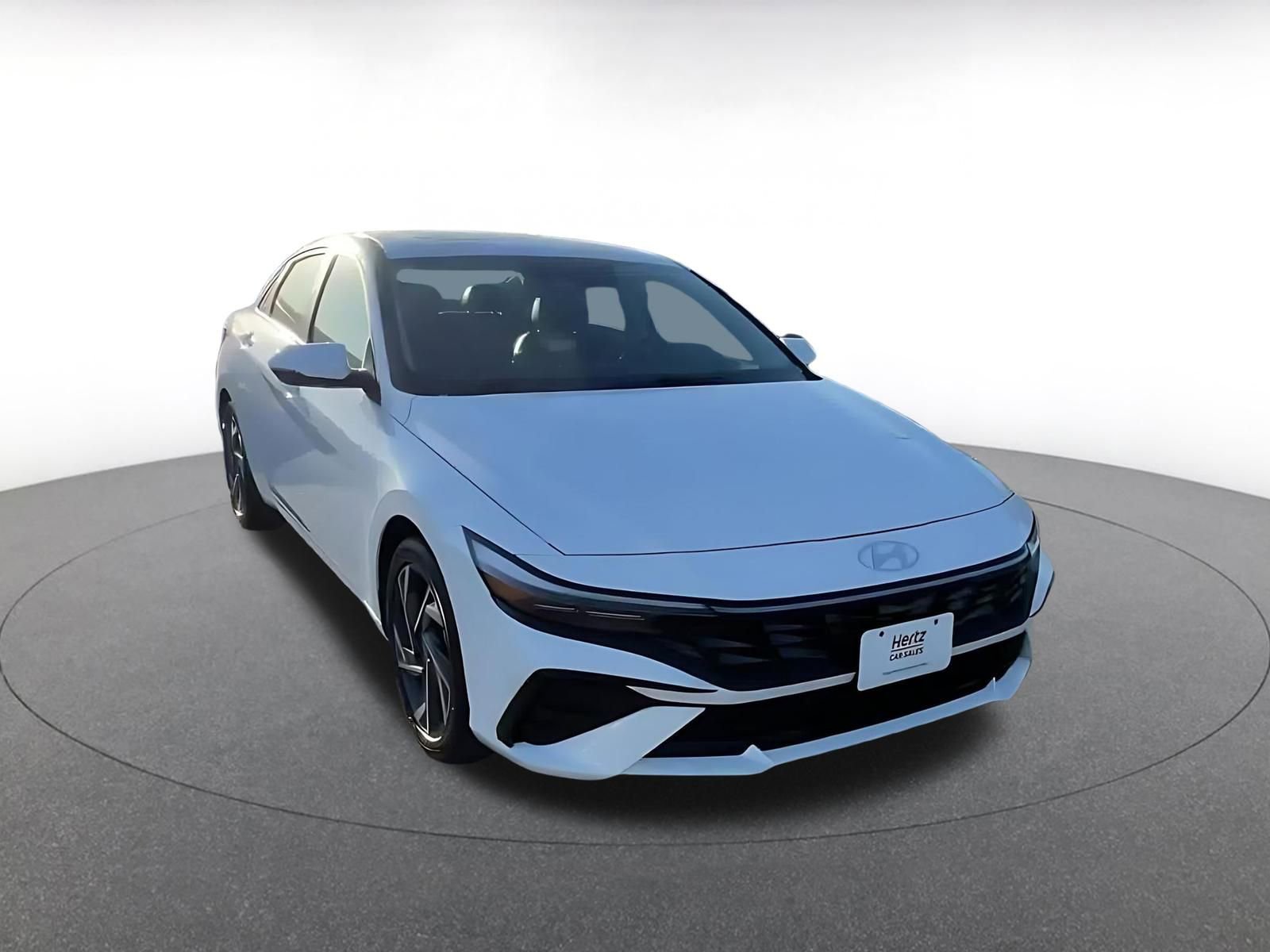 Used 2025 Hyundai Elantra Limited image 3