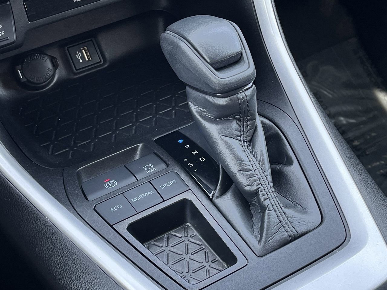 Used 2023 Toyota RAV4 XLE image 17