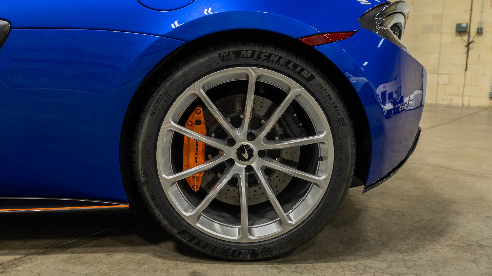Used 2019 McLaren 570S Coupe RWD image 34