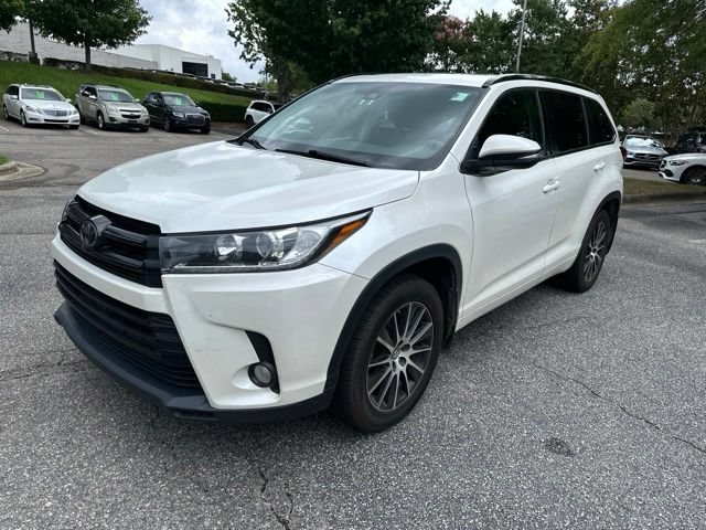 Used 2017 Toyota Highlander SE