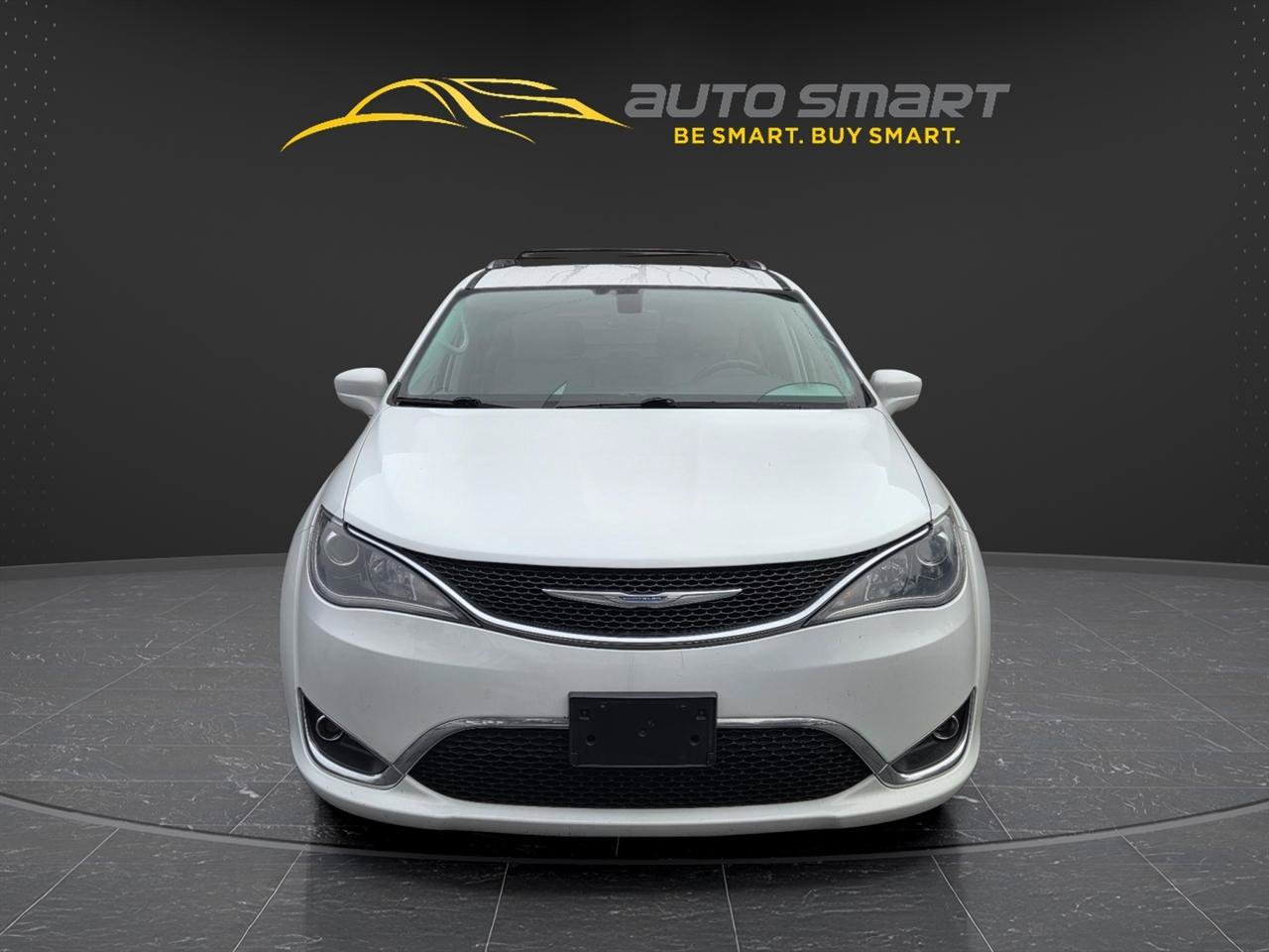 Used 2017 Chrysler Pacifica Touring-L Plus w/ Tire & Wheel Group FWD image 8