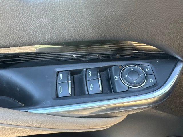 Used 2024 Cadillac XT4 Luxury w/ Cold Weather Package image 11