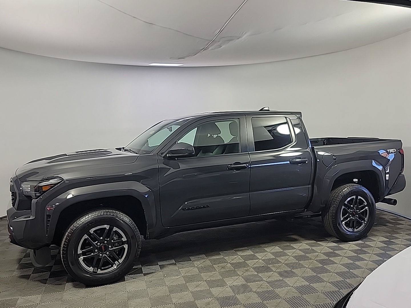 Used 2025 Toyota Tacoma TRD Sport AWD/4WD image 10