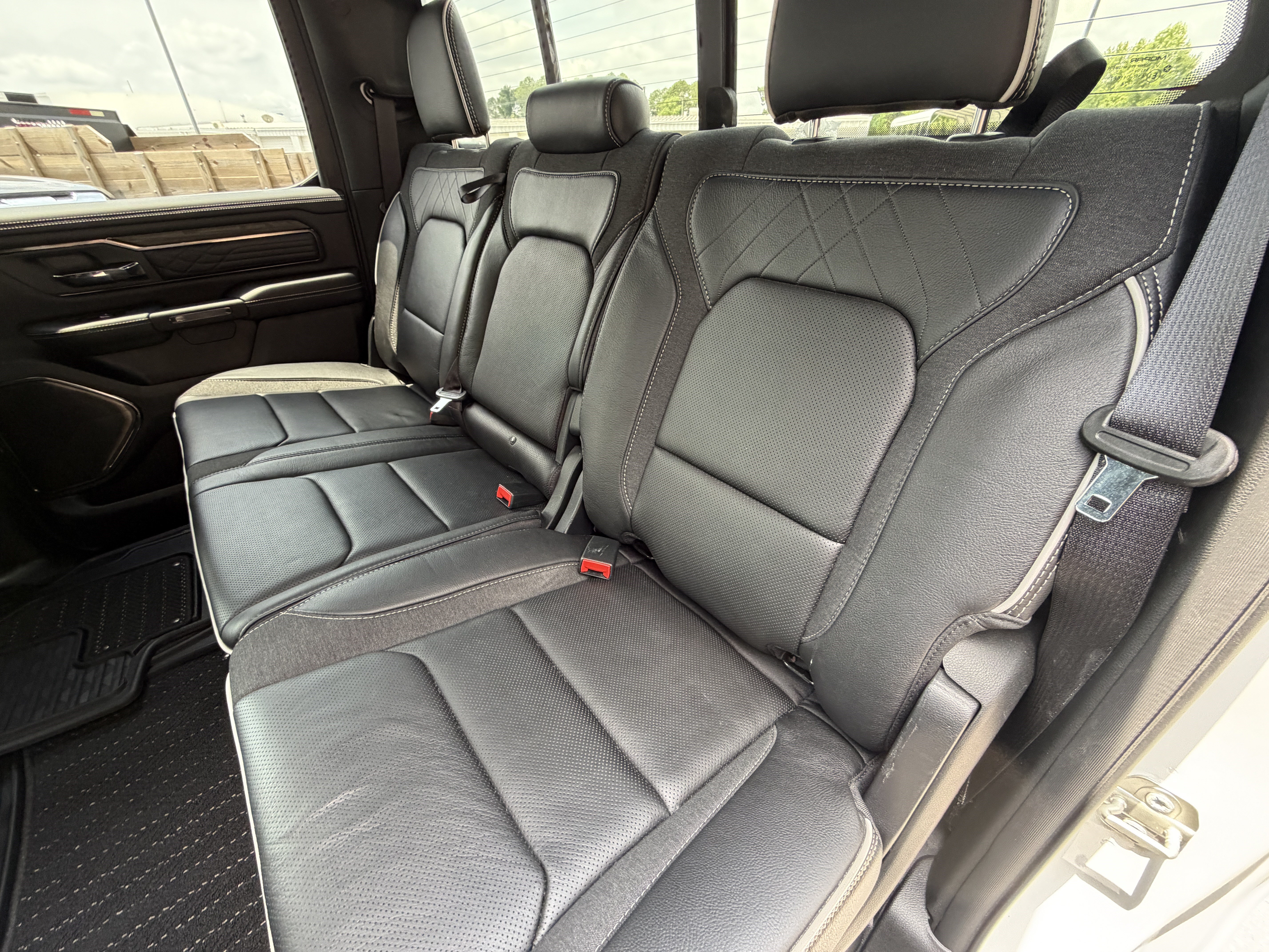 Used 2025 RAM 1500 Limited w/ Off Road Group AWD/4WD image 18