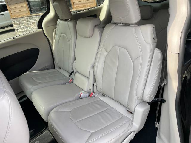 Used 2017 Chrysler Pacifica Touring-L w/ Tire & Wheel Group image 22