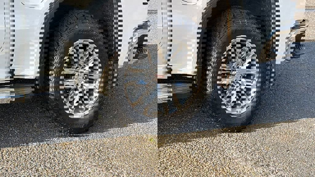 Used 2019 GMC Sierra 1500 SLT w/ SLT Premium Plus Package image 9