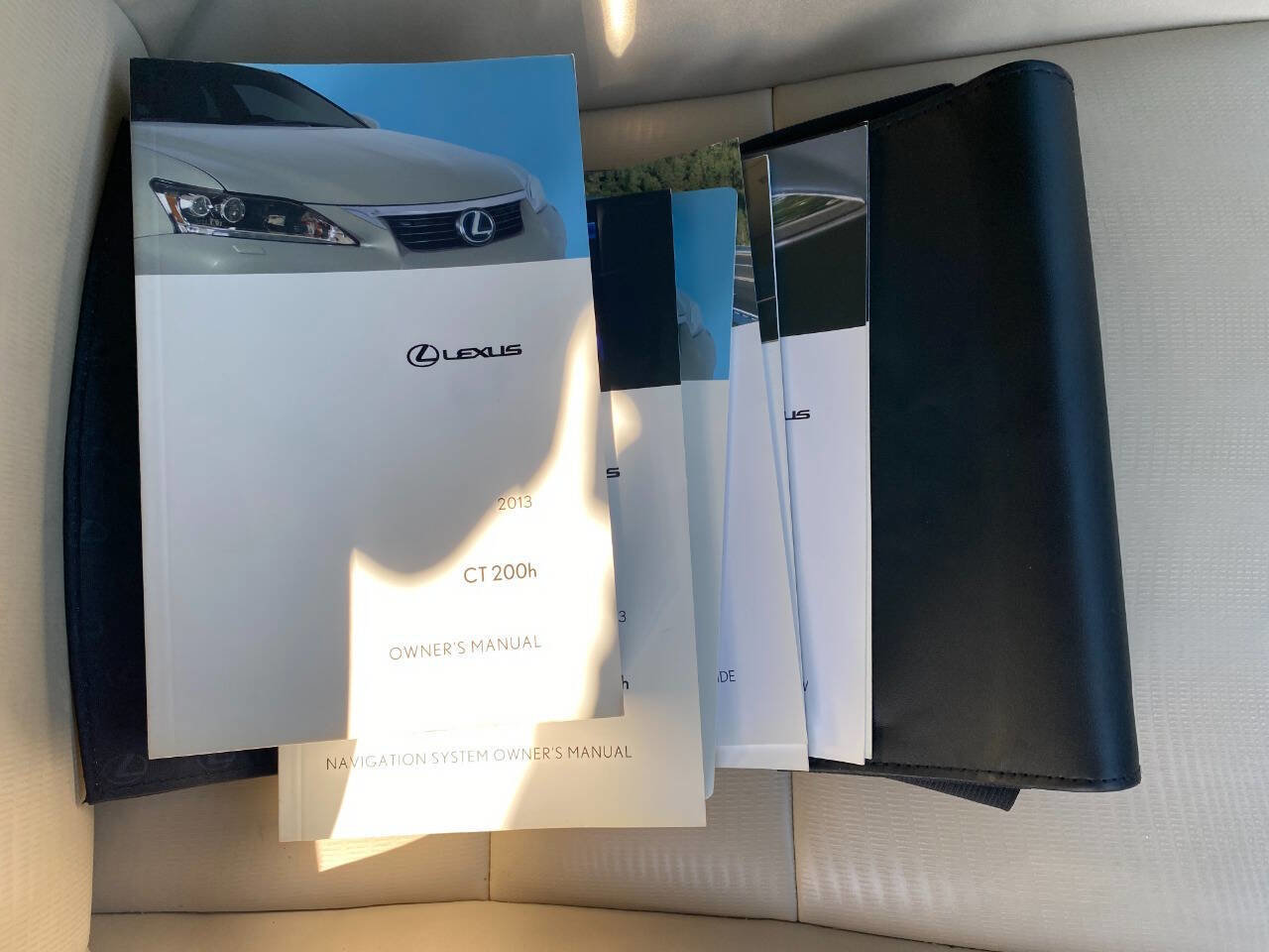 Used 2013 Lexus CT 200h w/ Premium Pkg w/Navigation FWD image 32