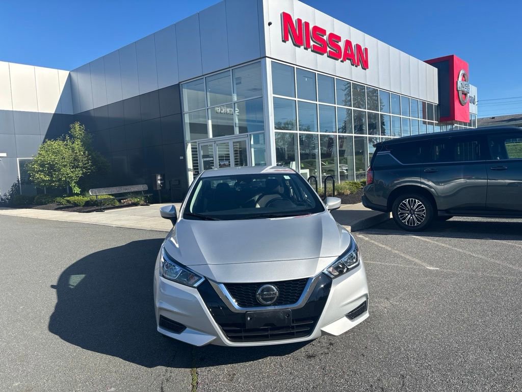 Used 2022 Nissan Versa SV FWD image 2