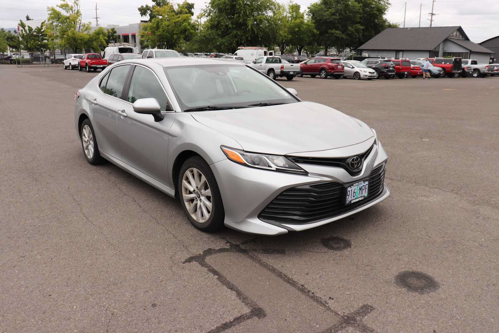 Used 2020 Toyota Camry LE FWD image 3