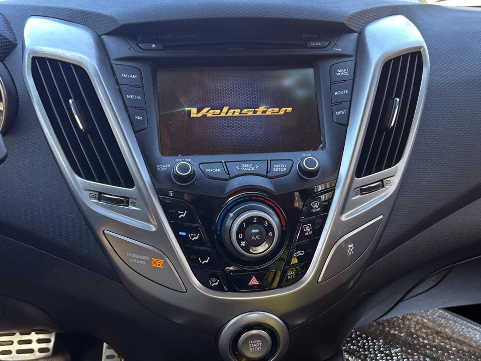 Used 2014 Hyundai Veloster w/ Technology Package 03 image 26