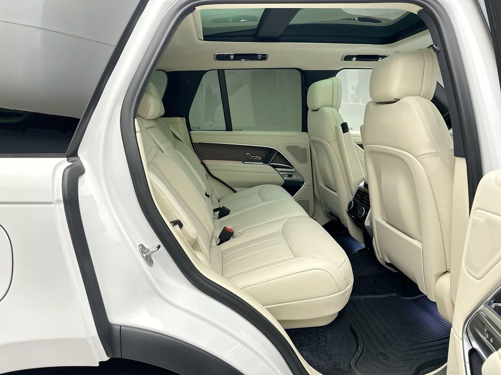 New 2025 Land Rover Range Rover SE image 6