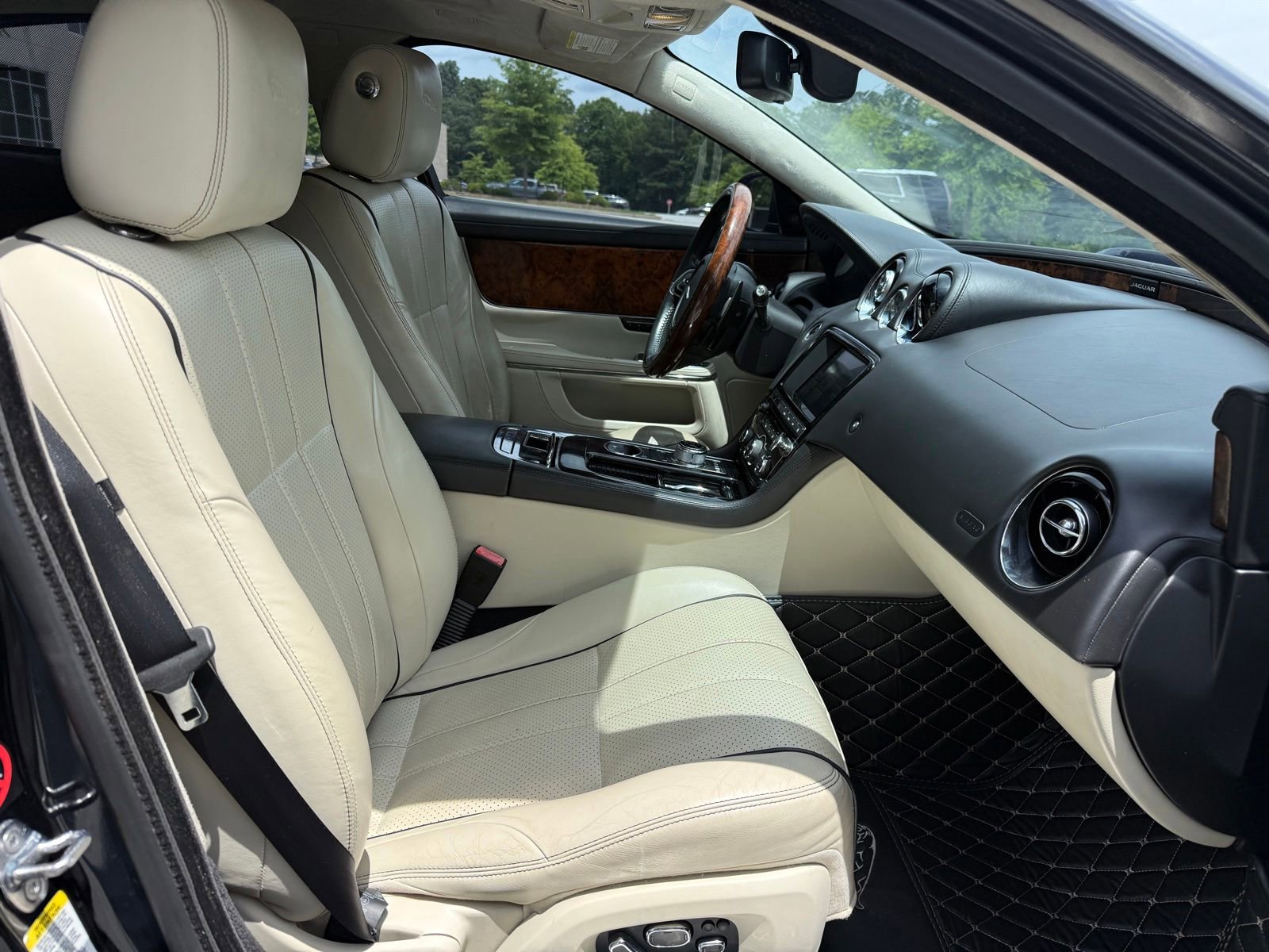 Used 2015 Jaguar XJ L Portfolio AWD/4WD image 34