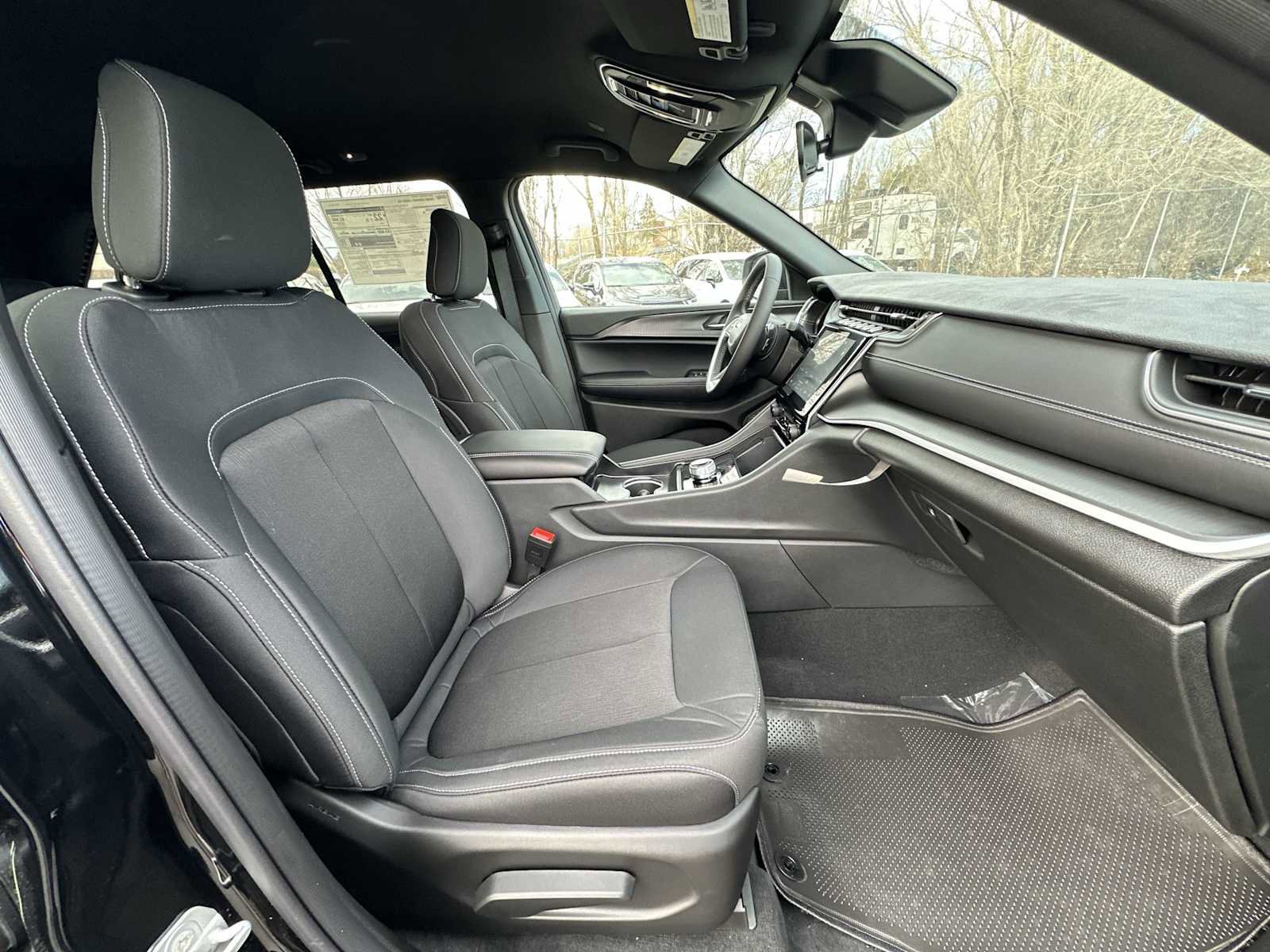 New 2025 Jeep Grand Cherokee Laredo image 23