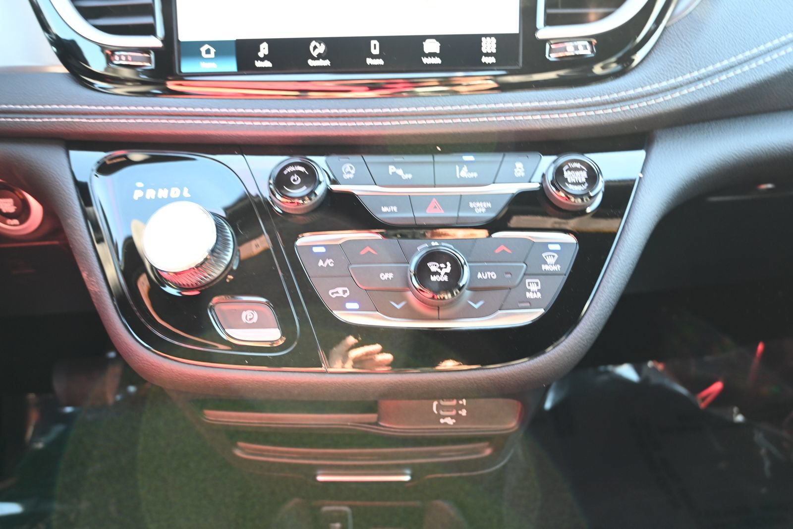 New 2026 Chrysler Pacifica Select AWD/4WD image 14