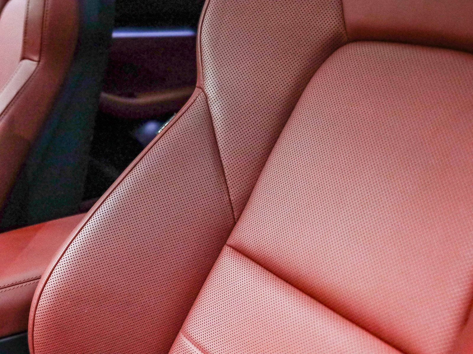 Certified 2025 Porsche Macan Turbo Electric image 26