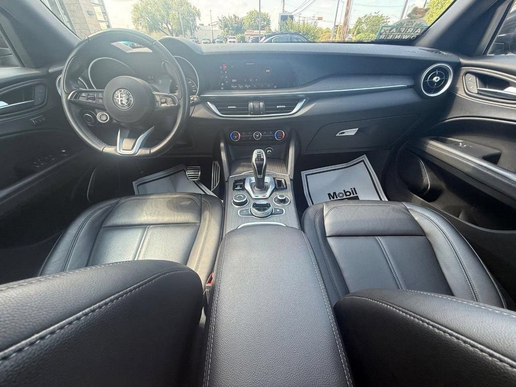Used 2023 Alfa Romeo Stelvio Ti AWD/4WD image 14