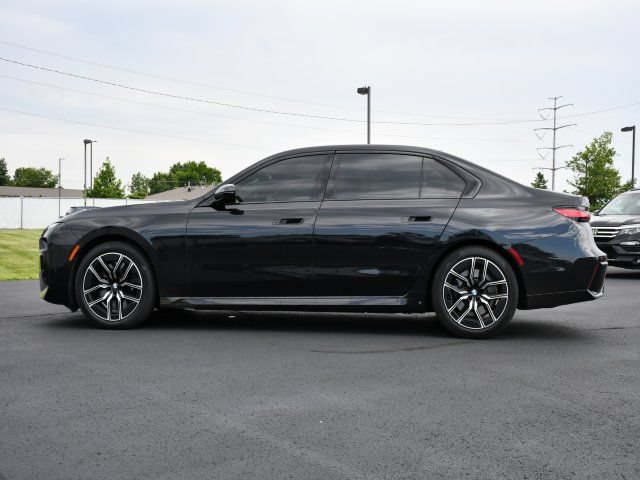 Used 2025 BMW 740i xDrive w/ Executive Package AWD/4WD image 4