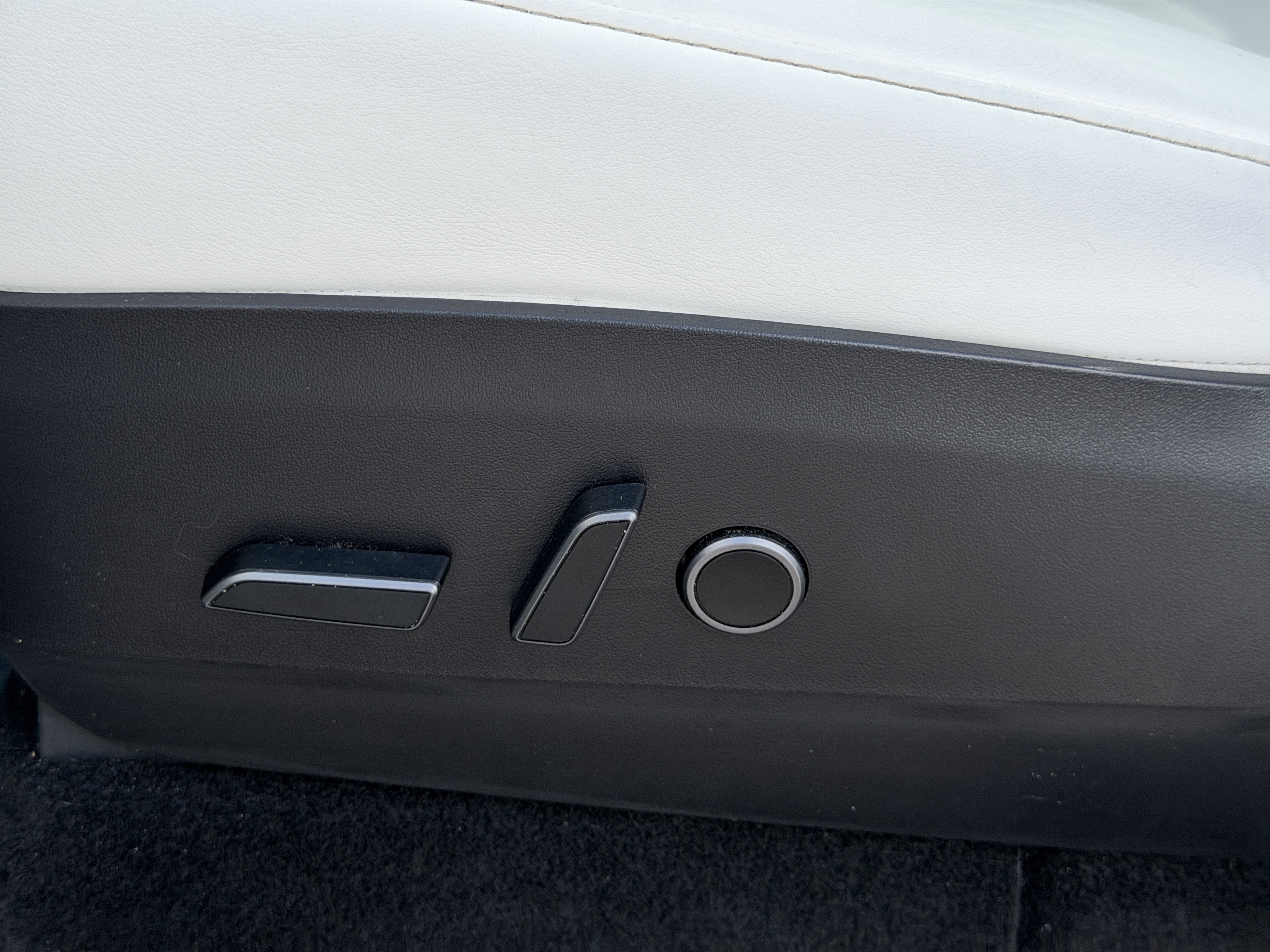 Used 2022 Tesla Model Y Long Range image 24