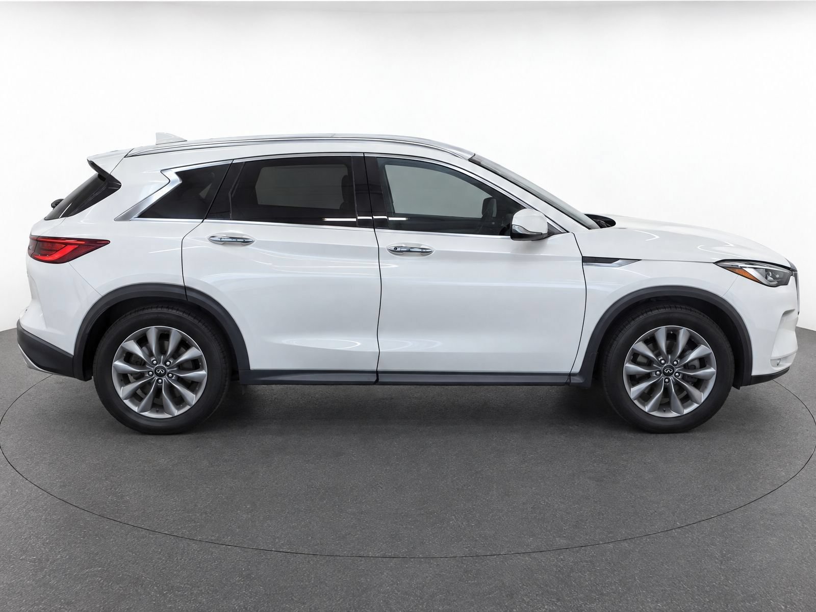 Used 2022 INFINITI QX50 Luxe FWD image 4