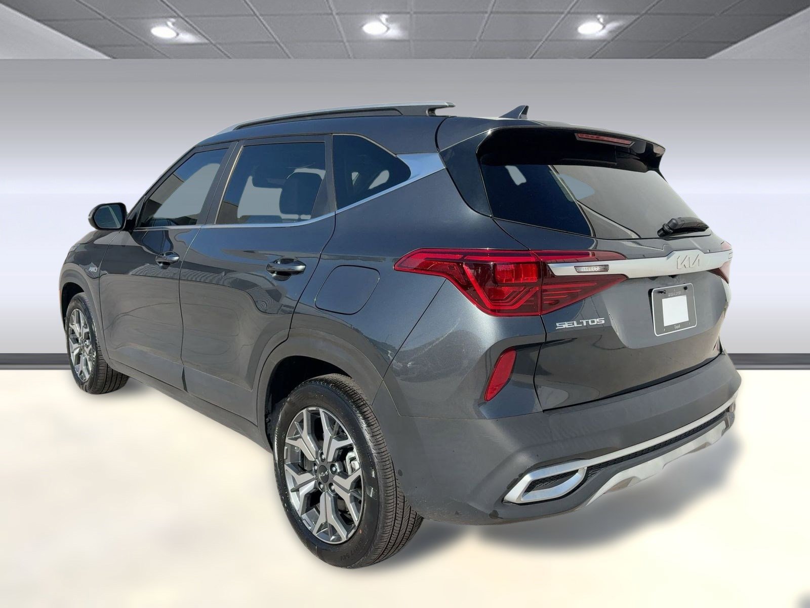 Used 2023 Kia Seltos EX image 3