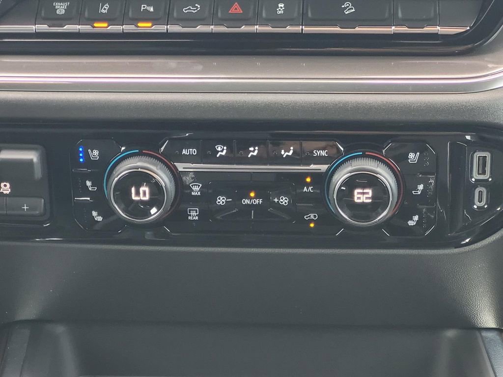 Used 2024 Chevrolet Silverado 3500 High Country w/ Technology Package image 18