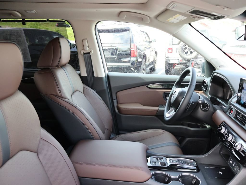 Certified 2025 Honda Pilot Elite image 8