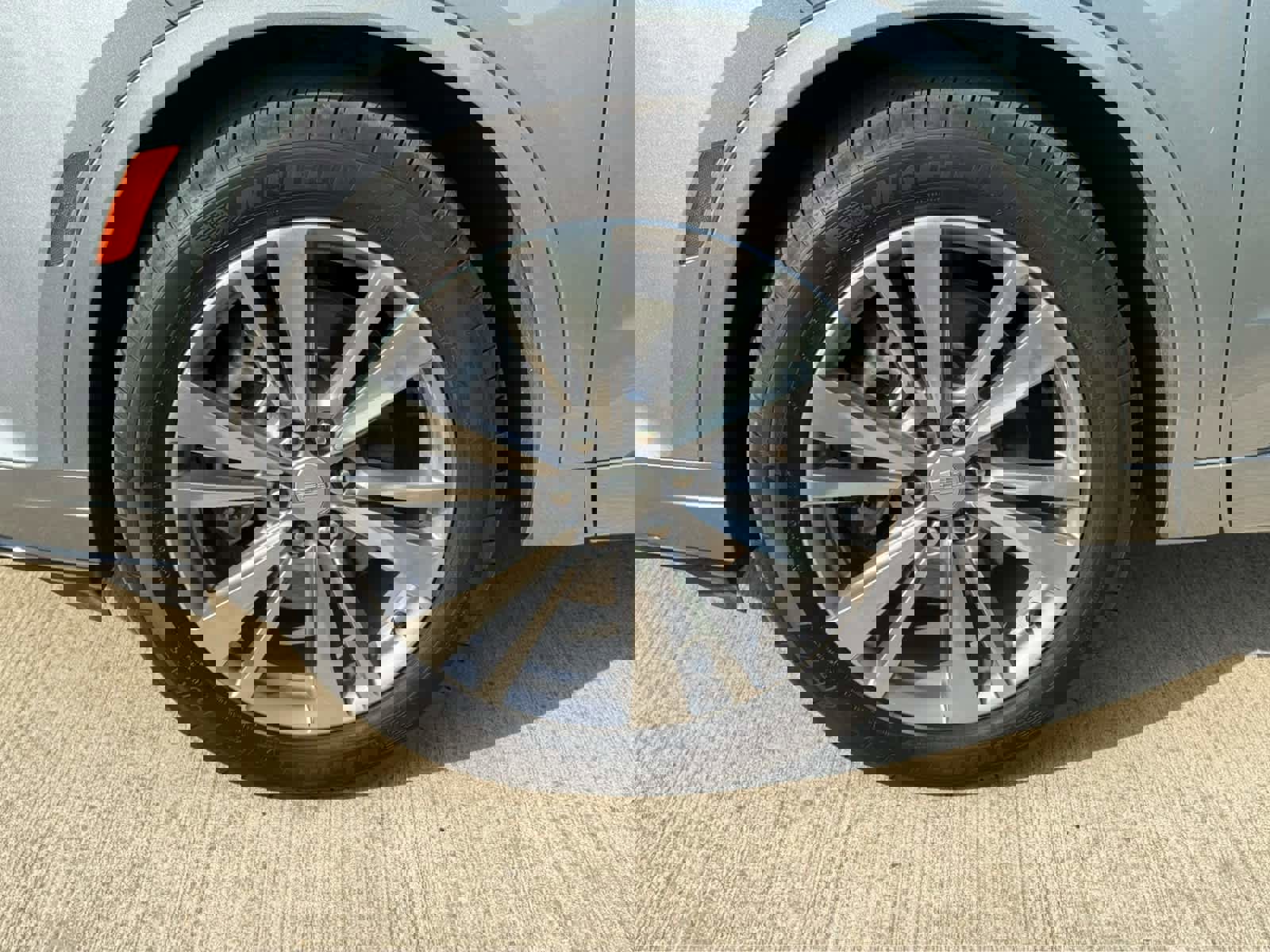 Used 2025 Cadillac XT6 Premium Luxury image 8