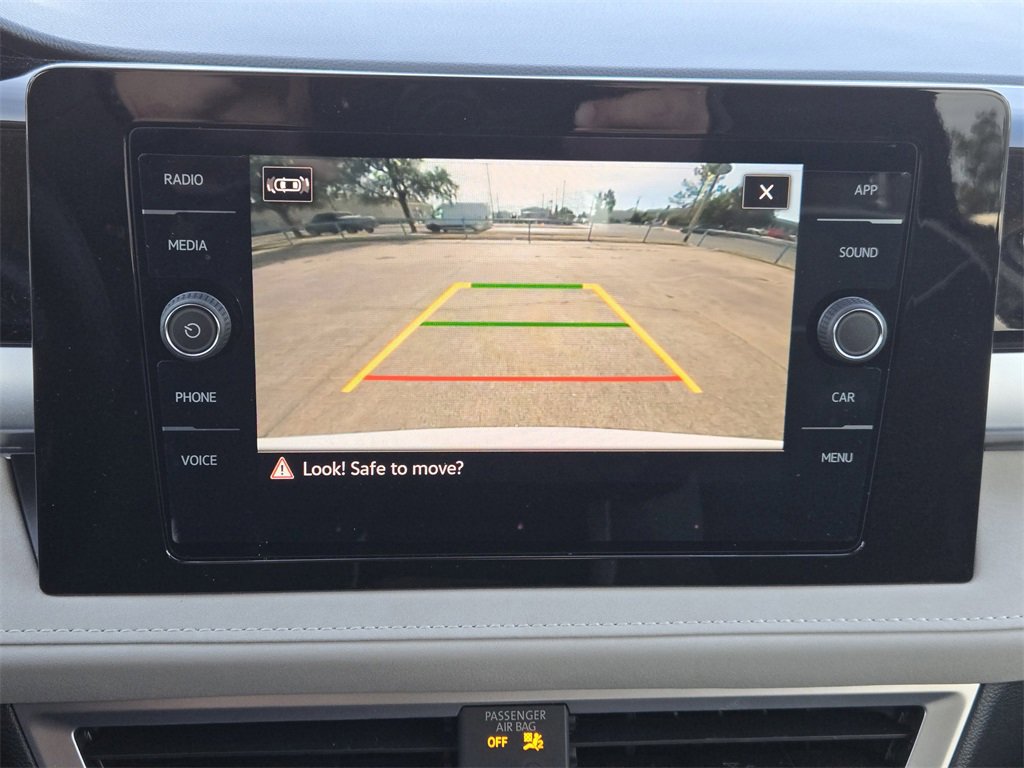 Used 2025 Volkswagen Taos SE image 19