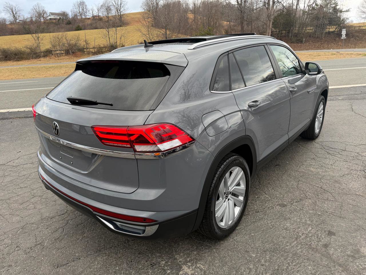 Used 2021 Volkswagen Atlas Cross Sport SE w/ Panoramic Sunroof Package FWD image 7