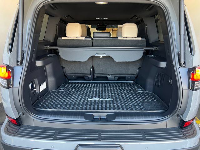 Used 2025 Lexus GX 550 w/ Accessory Package (32) AWD/4WD image 23