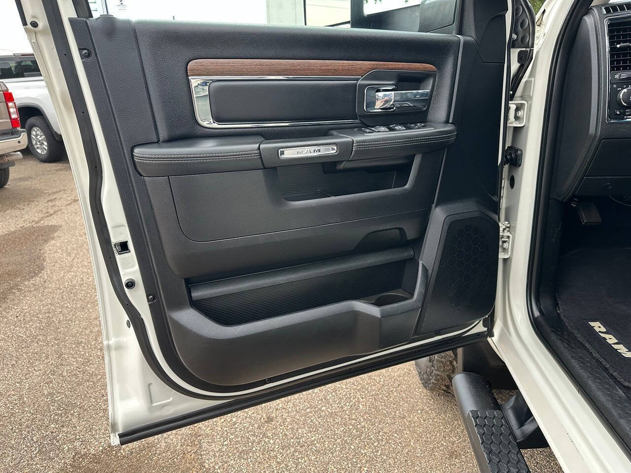 Used 2017 RAM 2500 Laramie w/ Sport Appearance Group AWD/4WD image 38