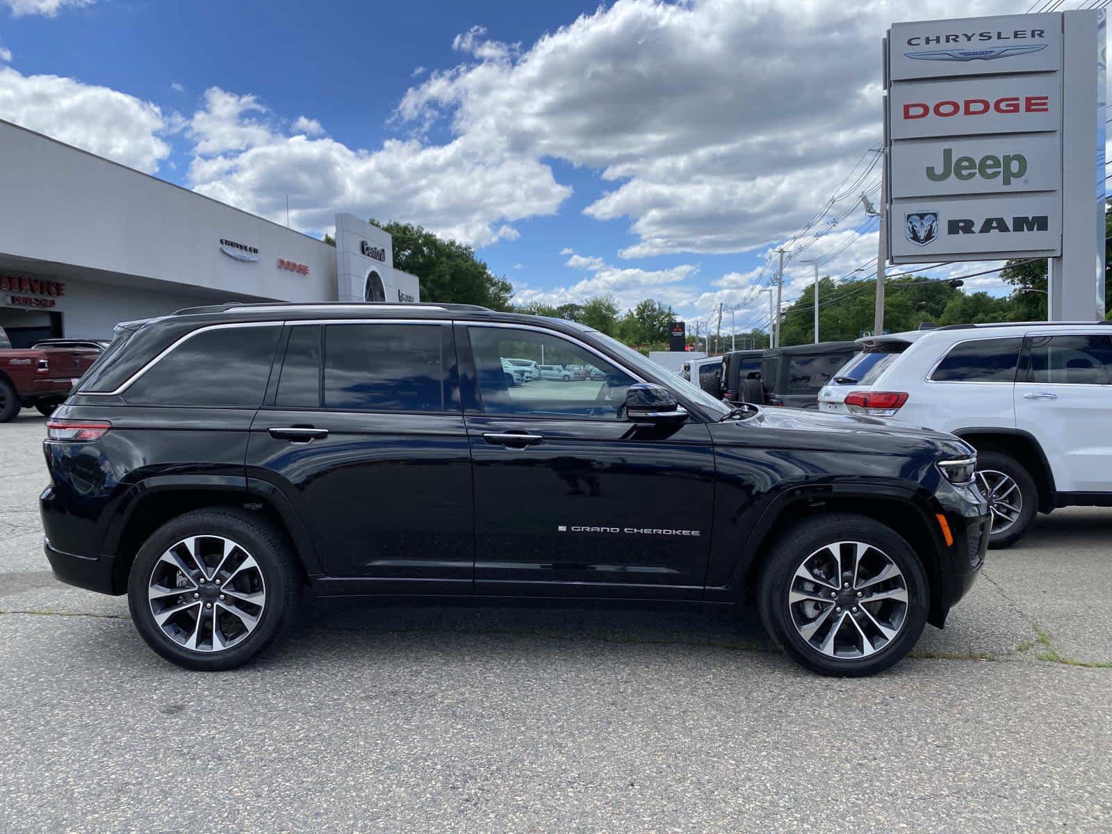 Certified 2023 Jeep Grand Cherokee Overland AWD/4WD image 2