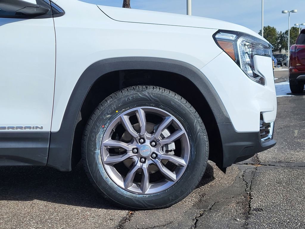 Used 2024 GMC Terrain SLT image 29