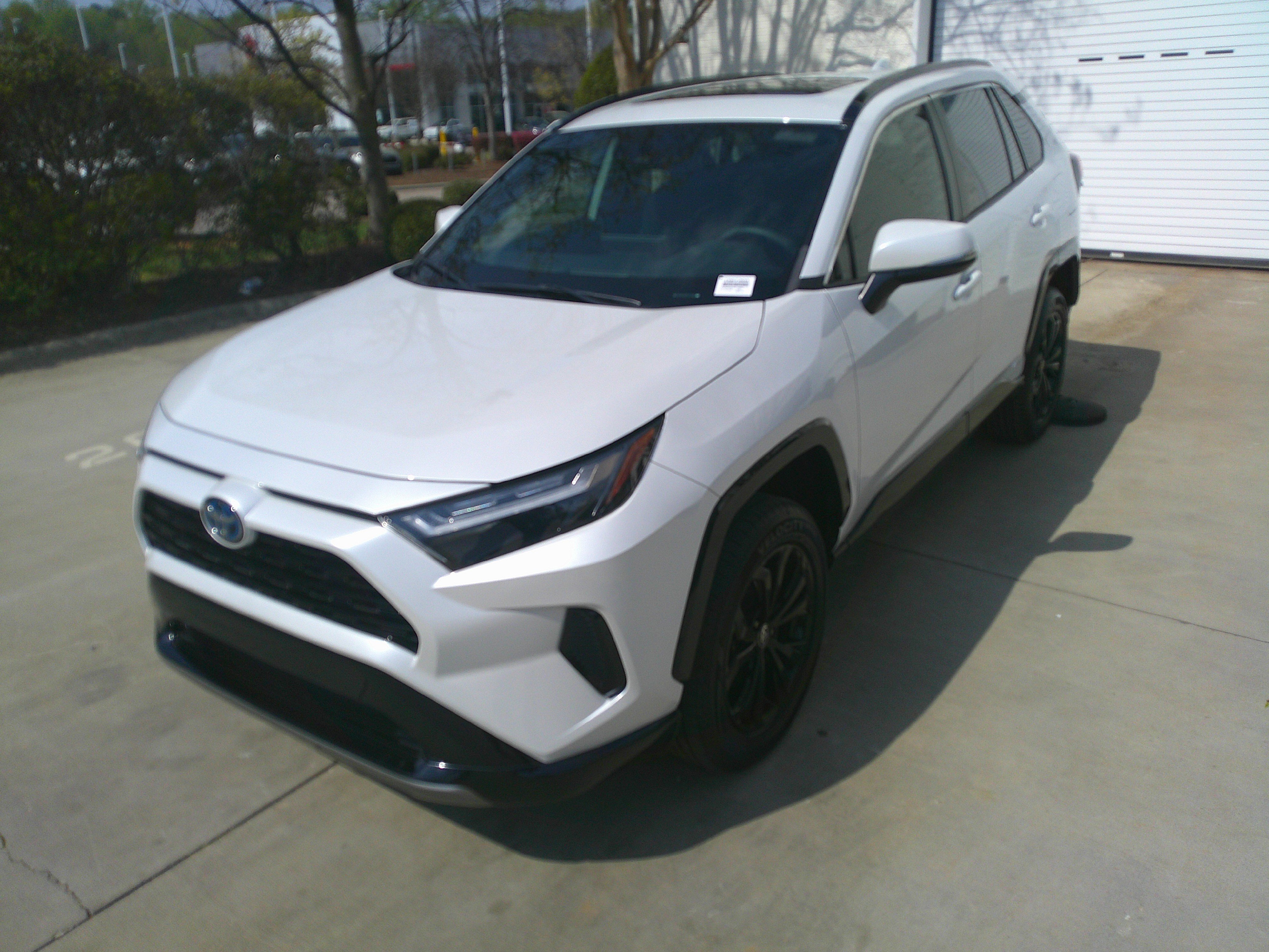 Used 2023 Toyota RAV4 SE w/ Convenience Package image 6