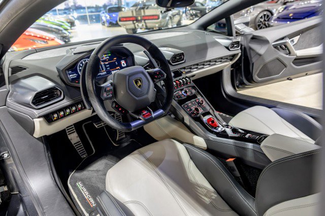 Used 2015 Lamborghini Huracan LP 610-4 image 32