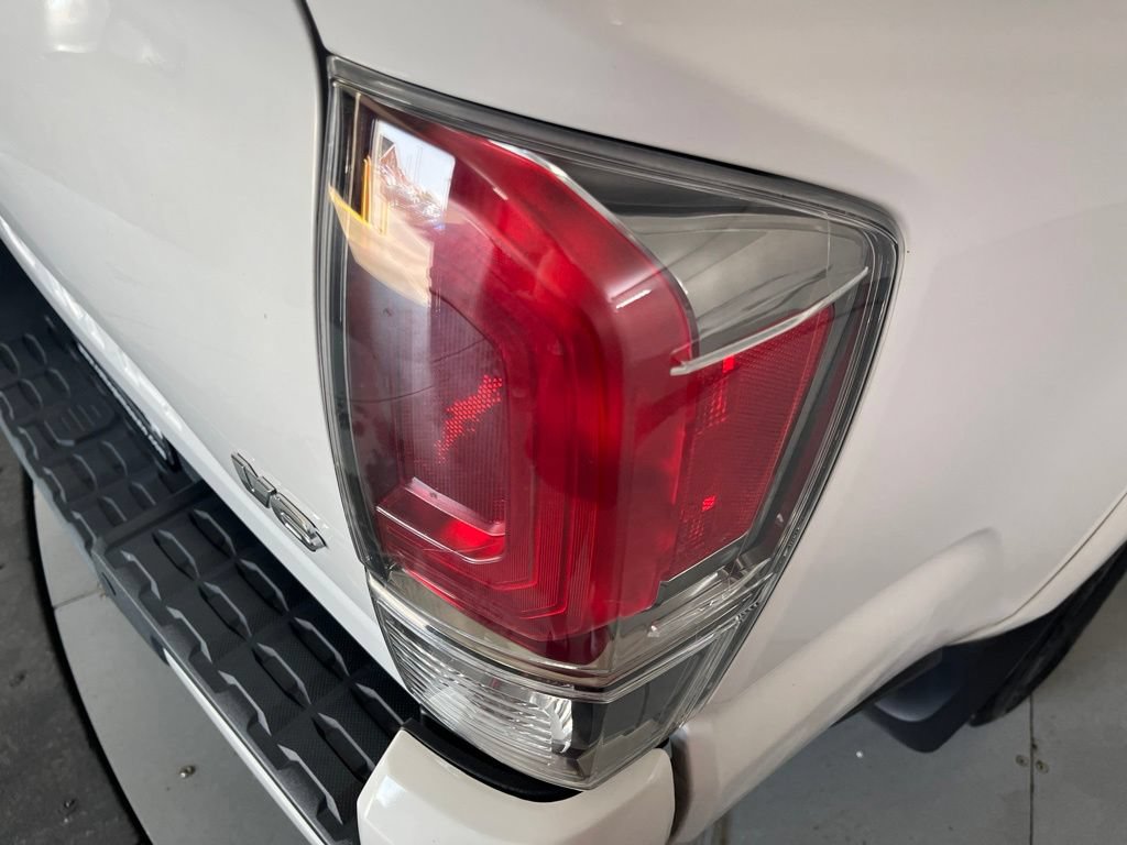 Used 2018 Toyota Tacoma Limited AWD/4WD image 45