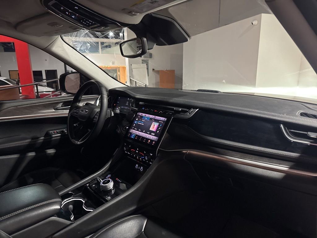 Used 2023 Jeep Grand Cherokee 4WD 4xe image 16