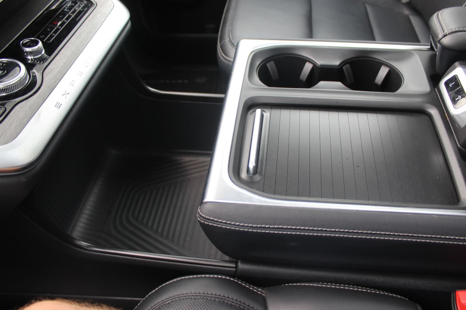 Used 2025 Ford Expedition Max Platinum AWD/4WD image 37