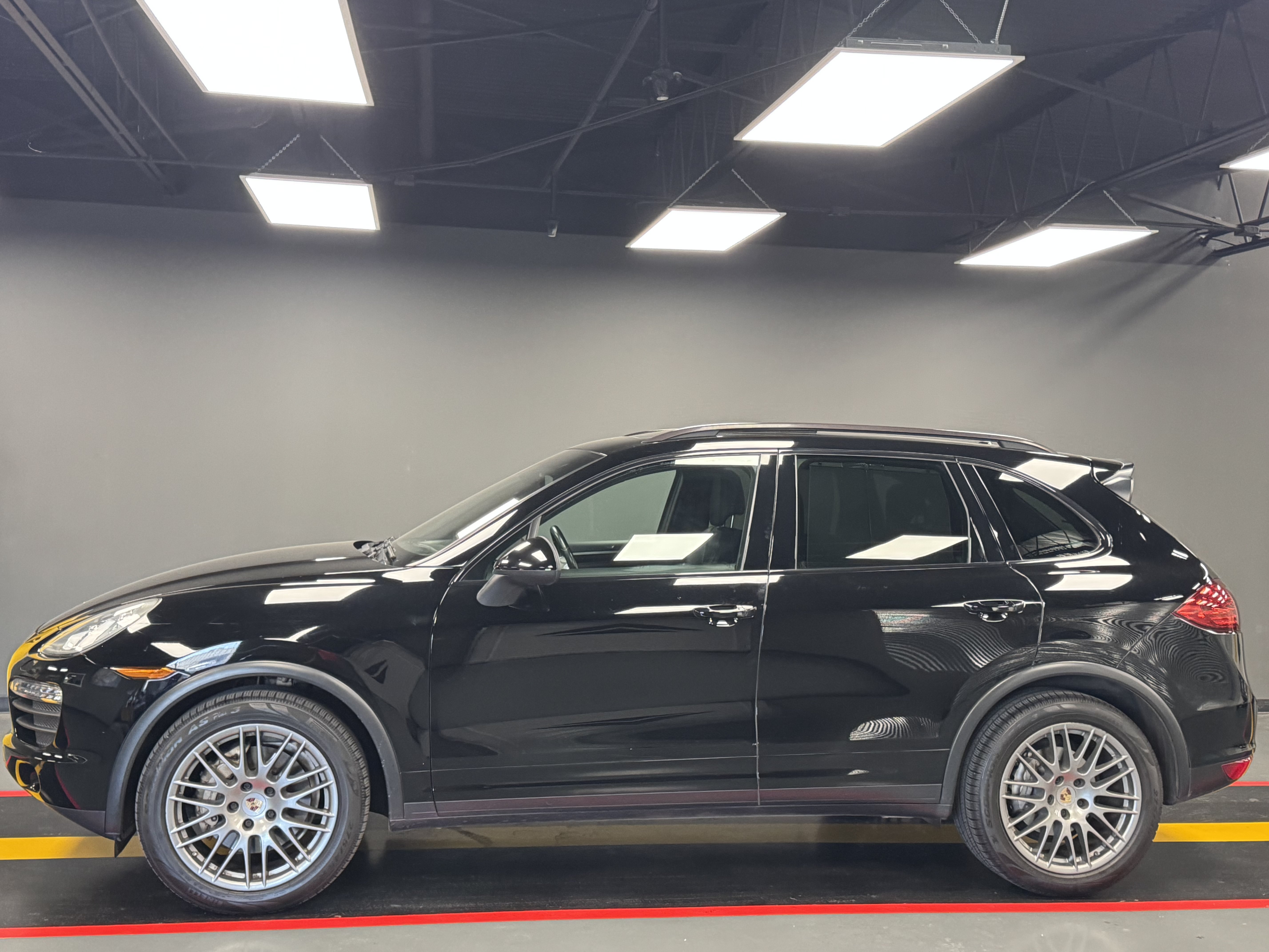 Used 2014 Porsche Cayenne S AWD/4WD image 3