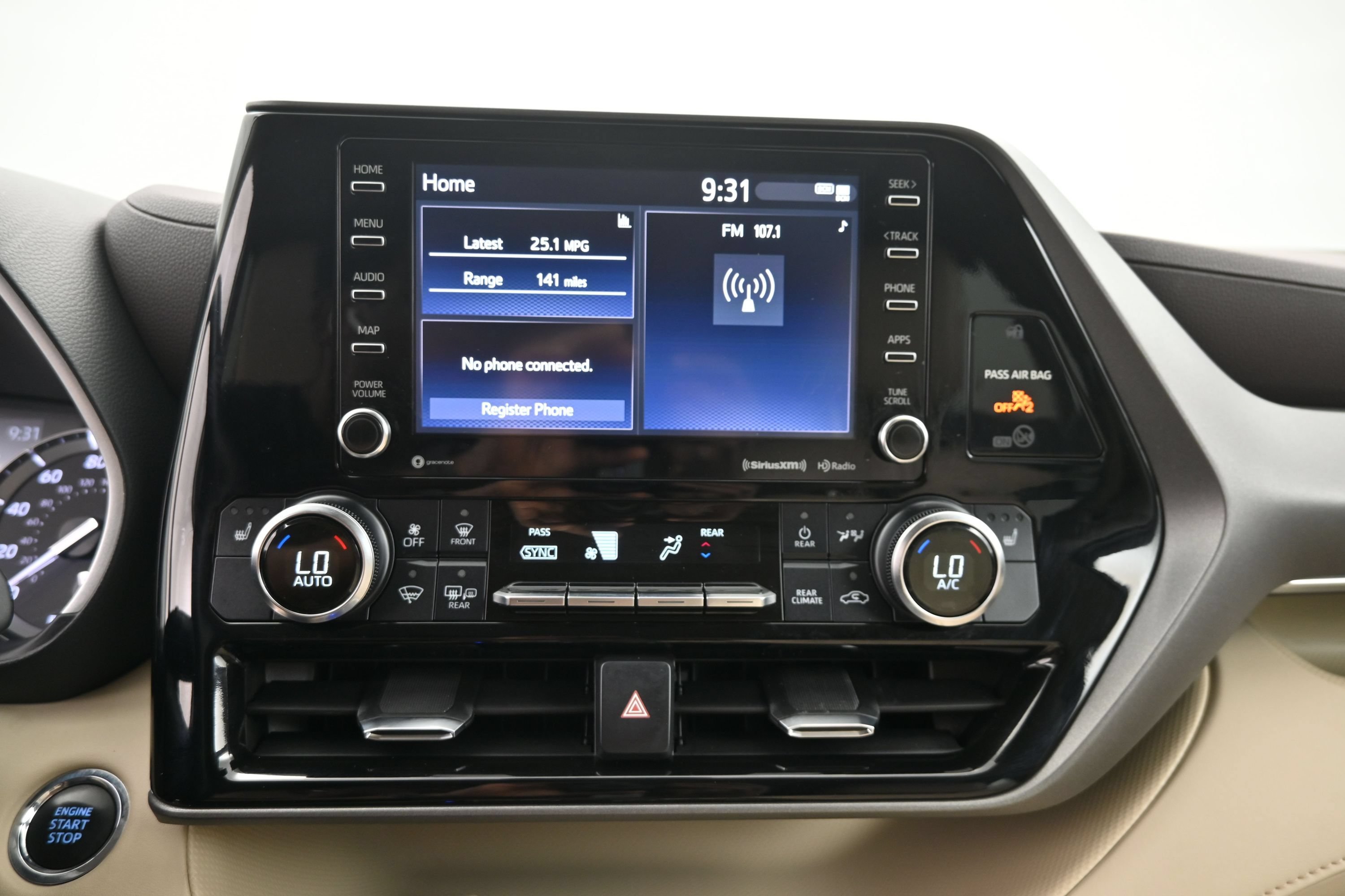 Used 2022 Toyota Highlander XLE AWD/4WD image 16