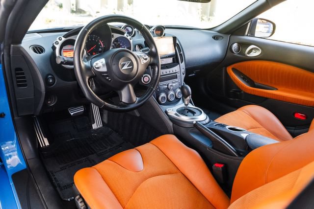 Used 2010 Nissan 370Z Touring w/ Sport Pkg RWD image 2