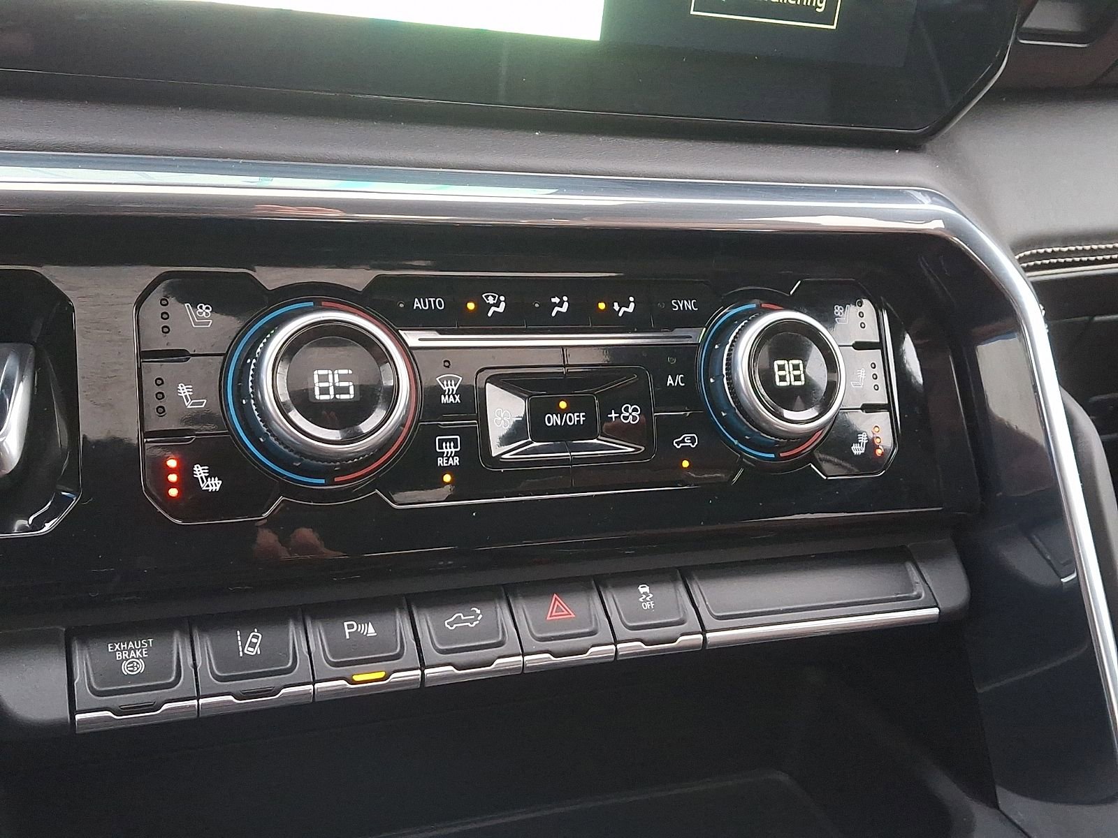 Used 2024 GMC Sierra 3500 Denali Ultimate AWD/4WD image 16