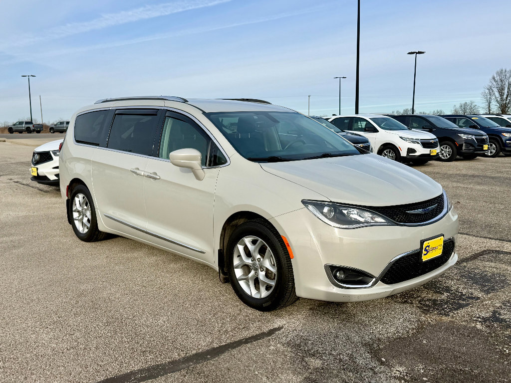 Used 2019 Chrysler Pacifica Touring-L Plus w/ Tire & Wheel Group image 6