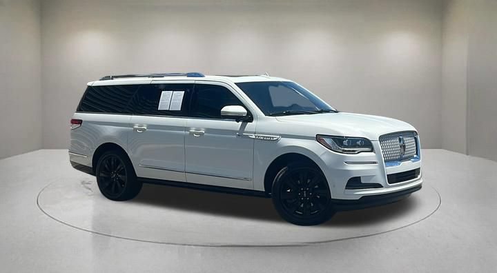 Certified 2024 Lincoln Navigator L Reserve AWD/4WD image 1