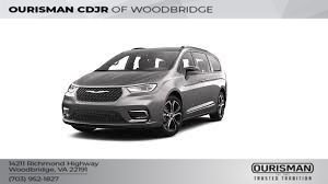 Used 2024 Chrysler Pacifica Touring-L image 1